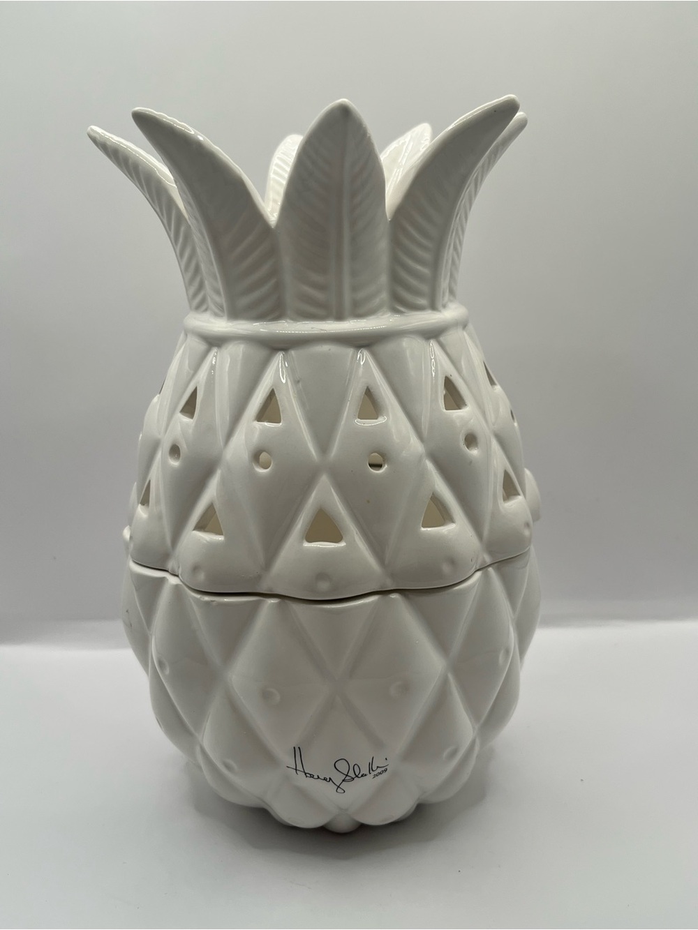 2009 SLATKIN & CO signed White Pineapple Shape Ceramic Candle Holder only